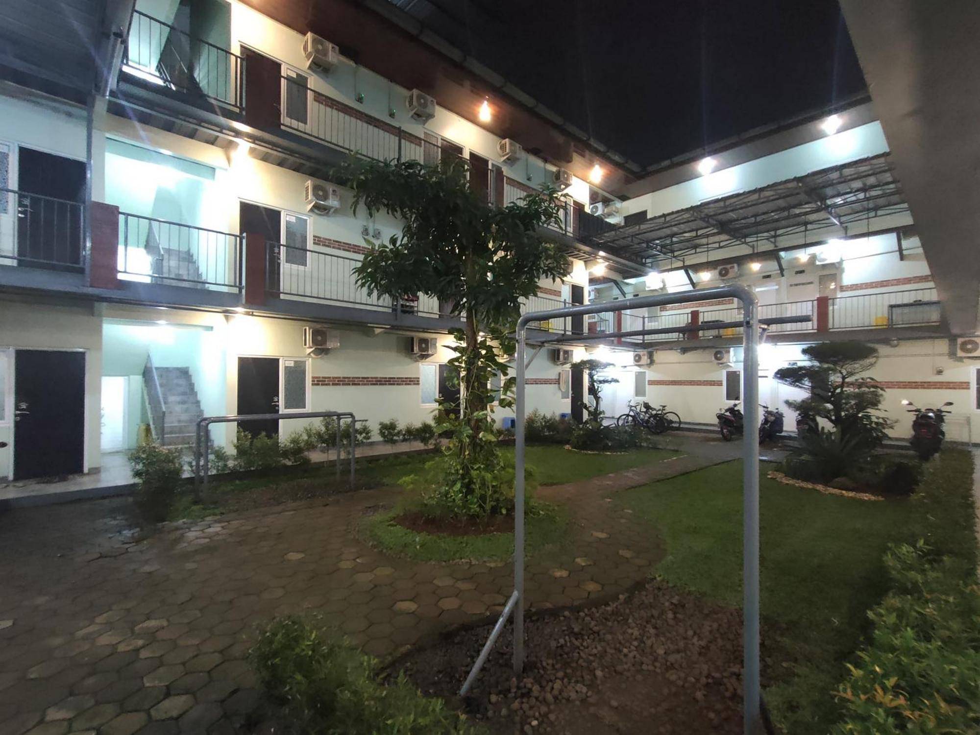 Puspiptek Residence Syariah Mitra Reddoorz 塞尔蓬 外观 照片